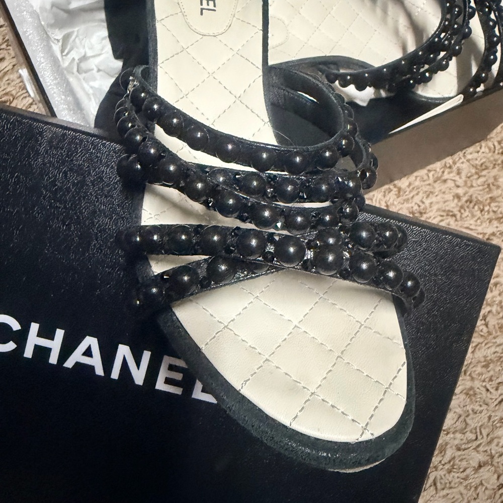 Chanel Black Beaded Slide Sandals - Women's 37.5 crackled LAMBSKIN mules - Picture 3 of 10